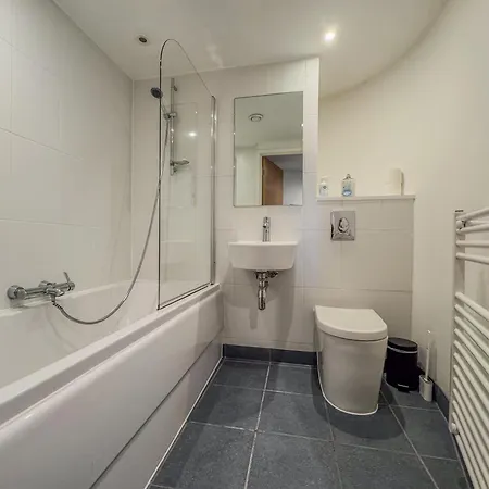 J Quarter 1br - Free Parking - Three Apartment *