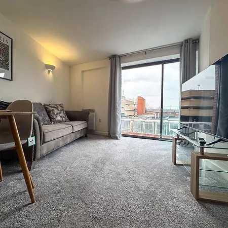 J Quarter 1br - Free Parking - Three Apartment *